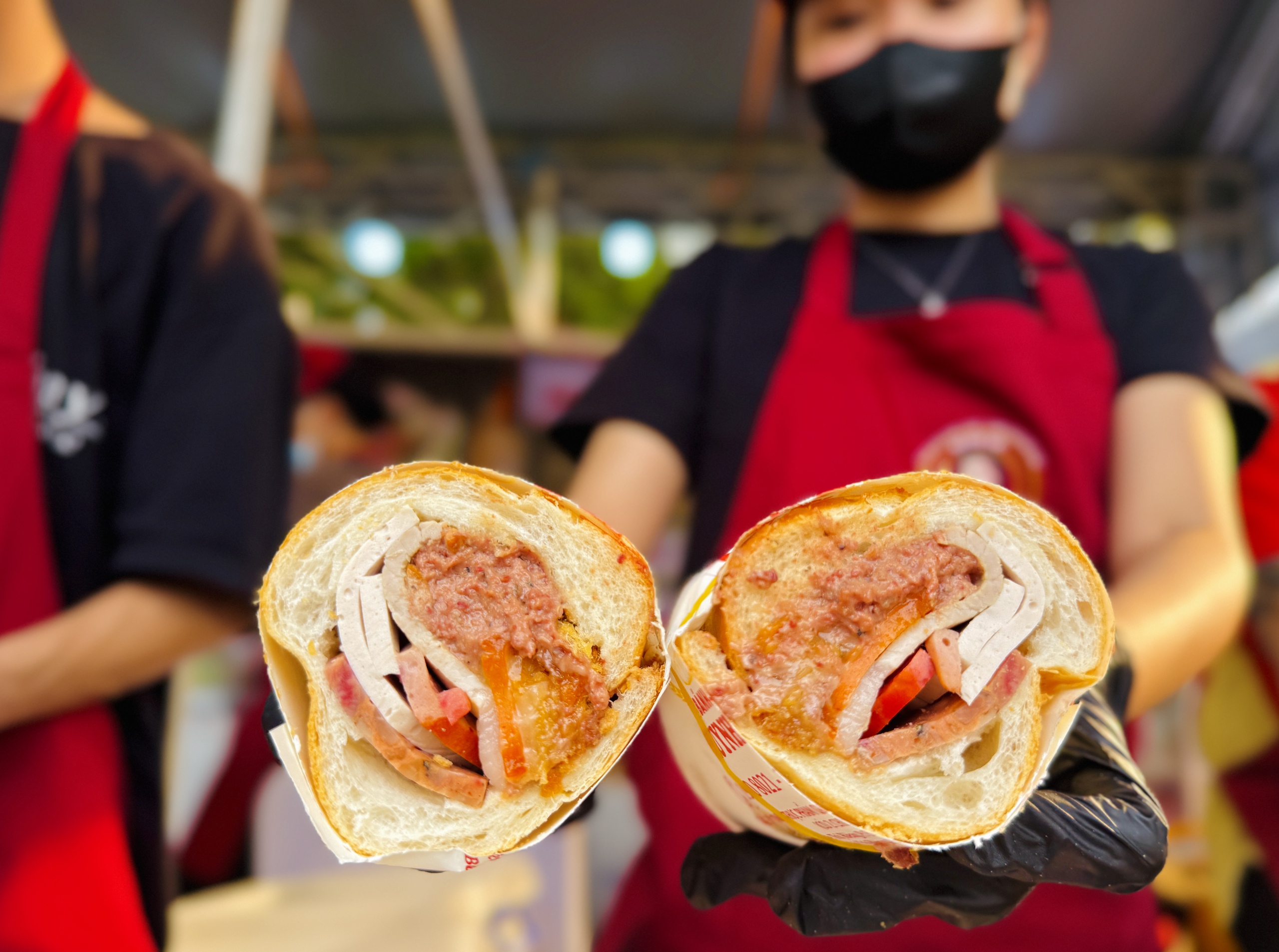 Vì sao người dân chen chân đội nắng ở lễ hội bánh mì? - Ảnh 3.