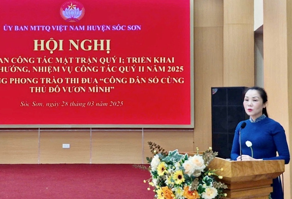 Chủ tịch Uỷ ban MTTQ huyện Sóc Sơn Vi Thị Bình Anh phát biểu tại hội nghị.