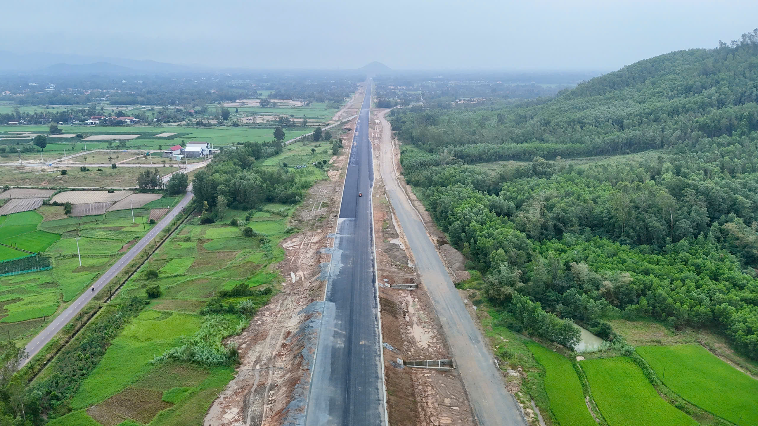 Phó thủ tướng: Hiếm có tỉnh nào giao thông kết nối tốt như Bình Định- Ảnh 3. Phó thủ tướng: Hiếm có tỉnh nào giao thông kết nối tốt như Bình Định- Ảnh 3.