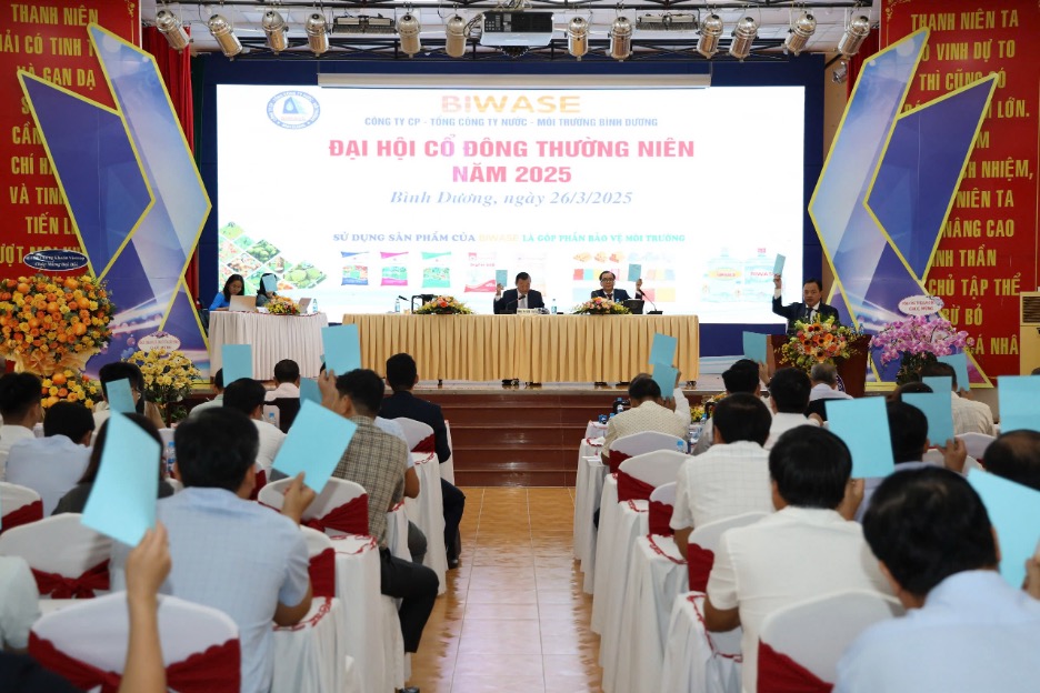 Cổ đông thông qua toàn bộ tờ trình tại Đại hội đồng cổ đông năm 2025. Ảnh Duy Bắc