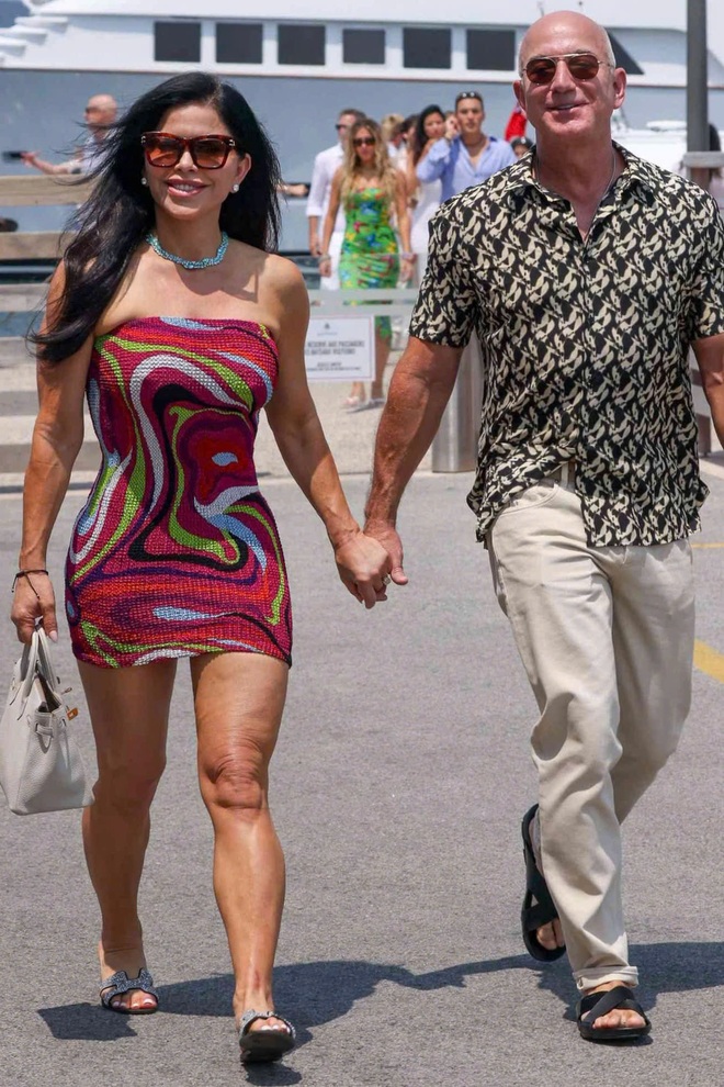Vị hôn thê của tỷ phú Jeff Bezos gợi cảm ở tuổi 56 - 6 Vị hôn thê của tỷ phú Jeff Bezos gợi cảm ở tuổi 56 - 6