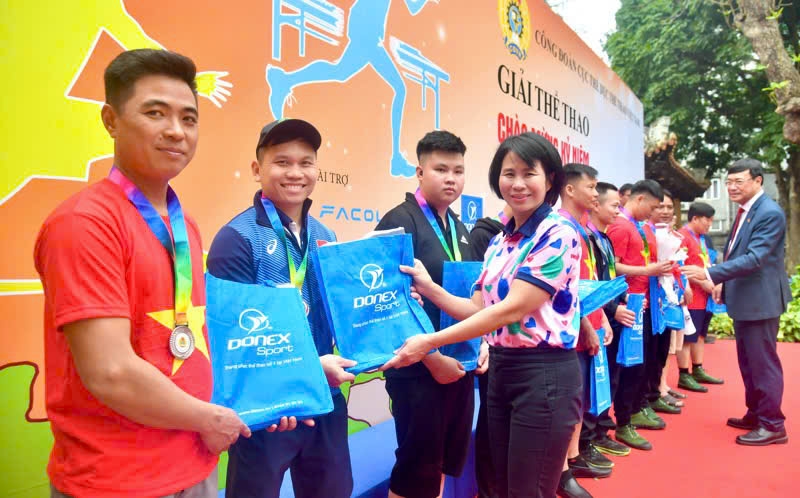 Sôi nổi giải thể thao chào mừng 79 năm ngày truyền thống ngành TDTT - Ảnh 8.