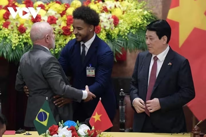 Nguyễn Xuân Son được Chủ tịch nước Lương Cường và Tổng thống Brazil Lula da Silva hỏi thăm thân tình.