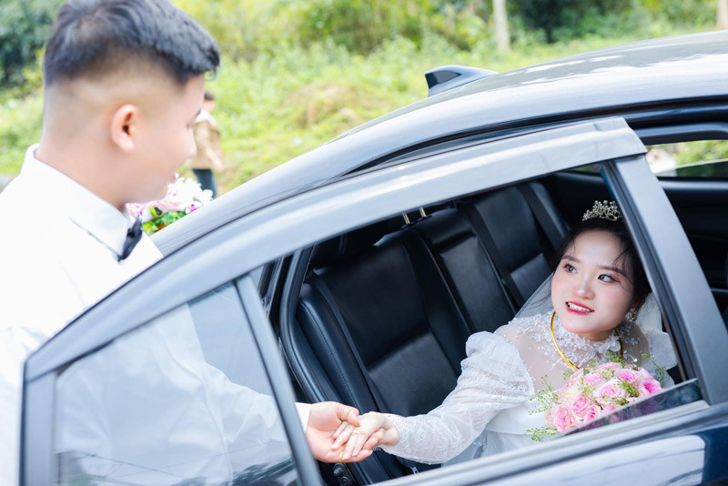 Chú rể Thanh Hóa đẩy xe đưa vợ vào hôn trường: 'Cuối cùng cũng đón được cô ấy' - Ảnh 5.