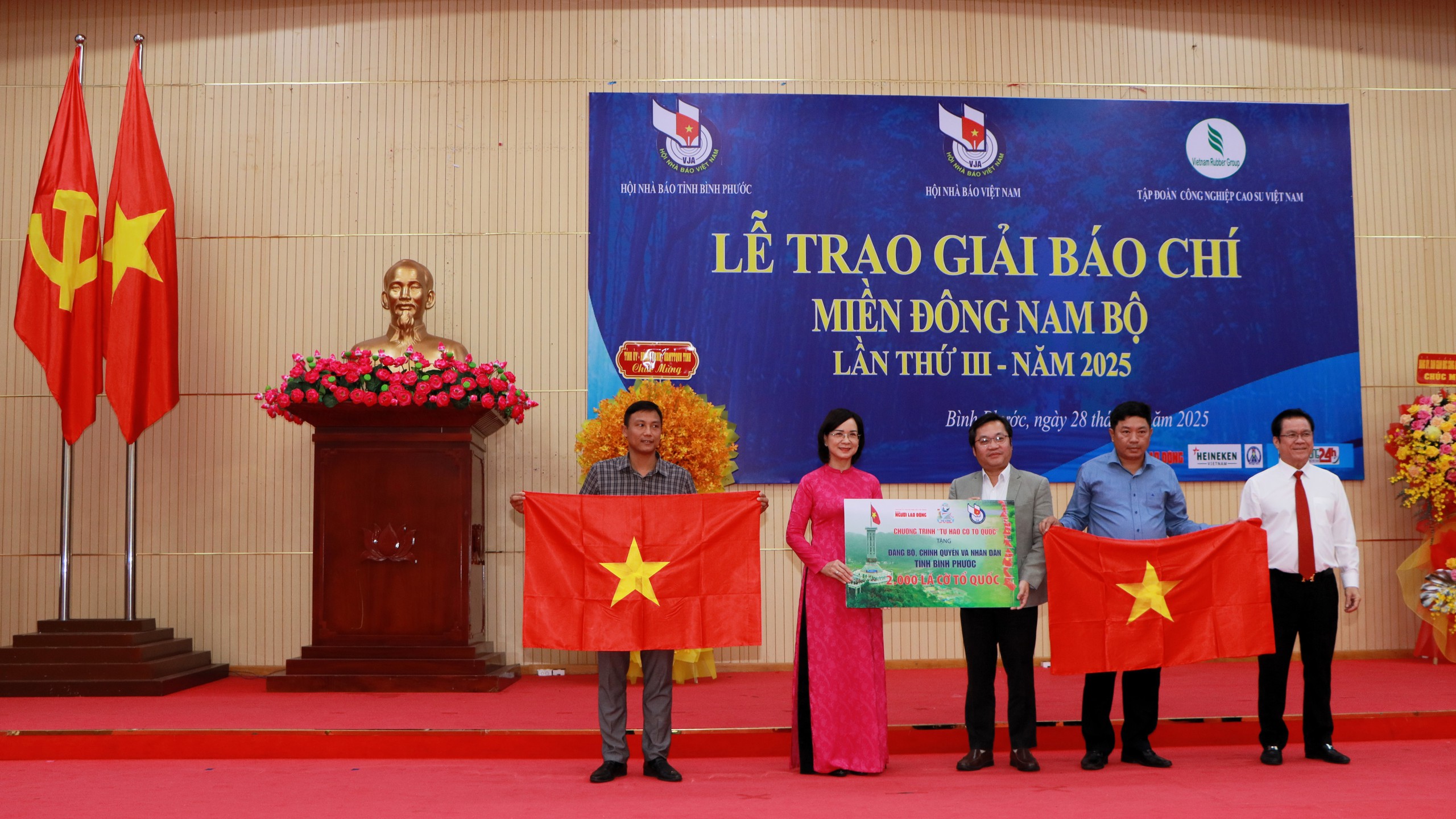 Báo in ngày 29-3: Tìm cách quản lý lòng đường, vỉa hè hiệu quả- Ảnh 3. Báo in ngày 29-3: Tìm cách quản lý lòng đường, vỉa hè hiệu quả- Ảnh 3.