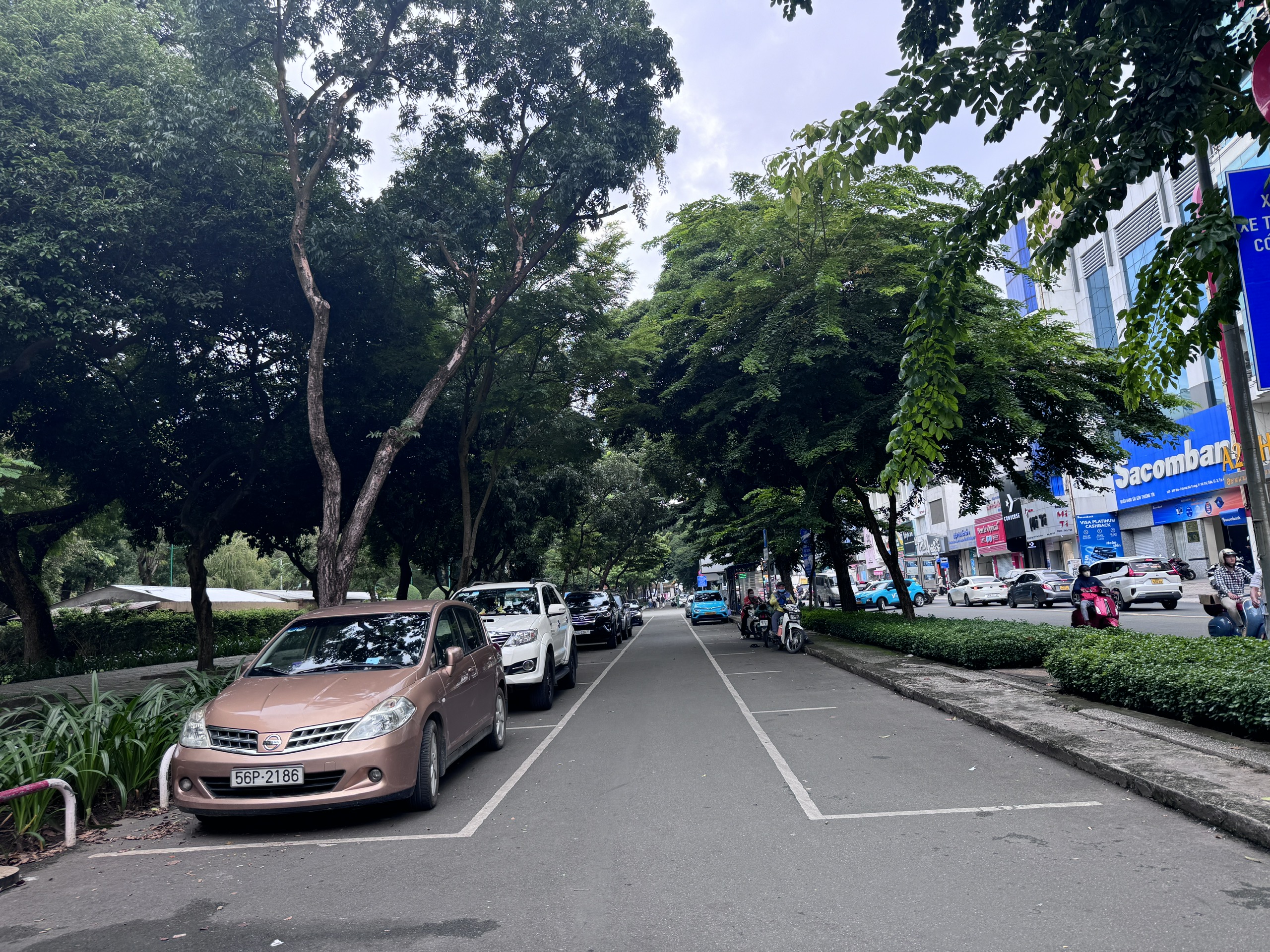 Vì sao TP.HCM lỗ gần 2,3 tỷ sau 4 năm thu phí ô tô đậu lòng đường?- Ảnh 2. Vì sao TP.HCM lỗ gần 2,3 tỷ sau 4 năm thu phí ô tô đậu lòng đường?- Ảnh 2.