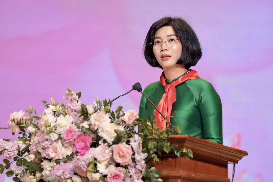 Phó Chủ tịch Thường trực HĐND TP Hà Nội Phùng Thị Hồng Hà phát biểu tại chương trình