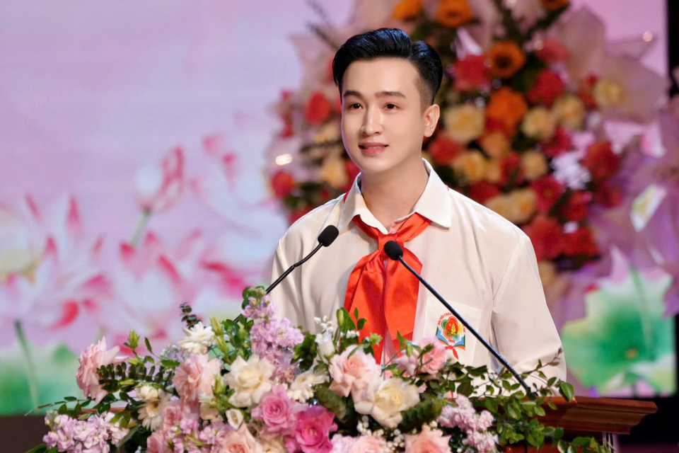 Phó Bí thư Thành đoàn, Chủ tịch Hội đồng Đội TP Đào Đức Việt trình bày diễn văn khai mạc đại hội - Ảnh: Mạnh Phạm