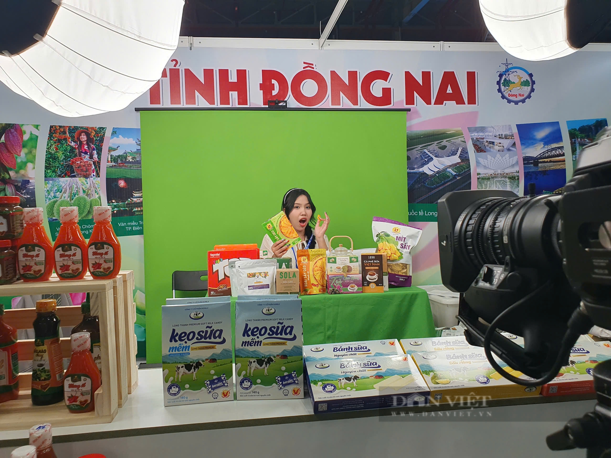 Nông dân mang đặc sản quê mình đến TP.HCM, bán được nhiều cho khách quốc tế - Ảnh 10.