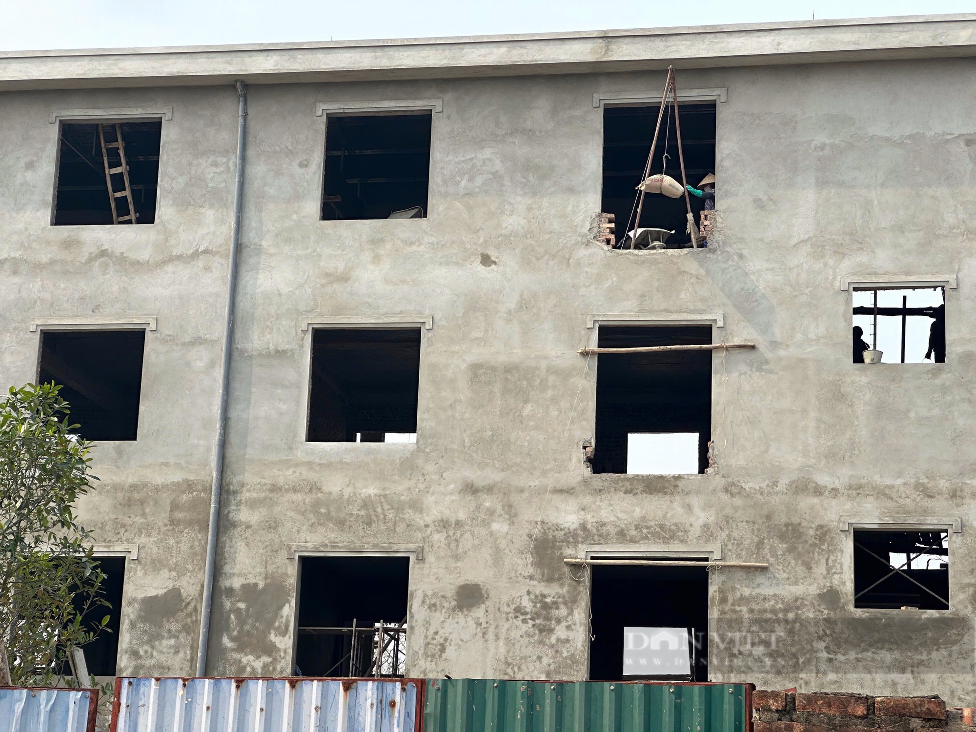 Vụ trường cấp 3 ở Hà Nội xây dựng sai phép: Thanh tra trách nhiệm Chủ tịch xã, kiểm điểm nhiều cá nhân, tập thể - Ảnh 4.