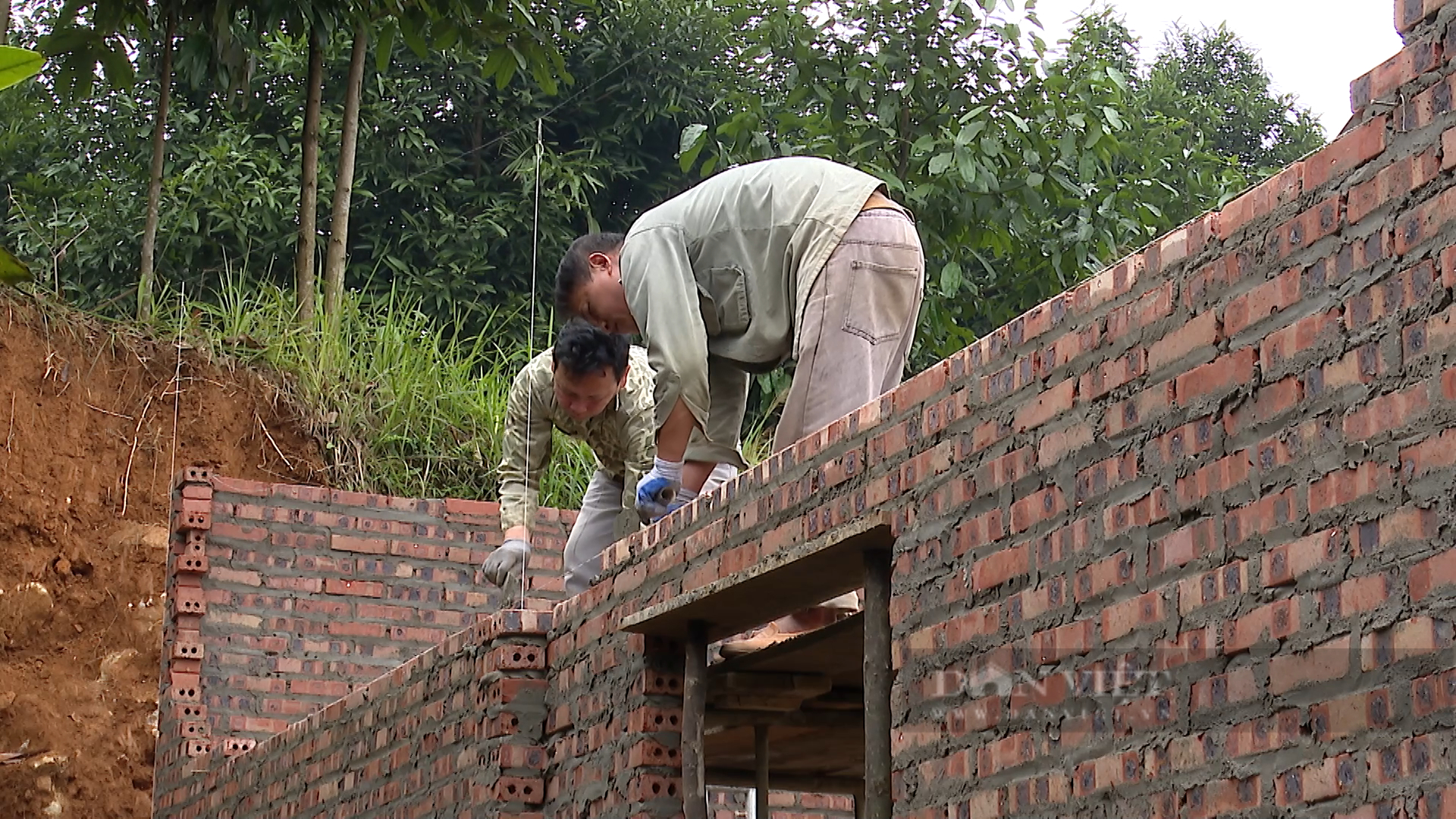 Huy động các nguồn lực huyện Yên Bình (tỉnh Yên Bái) phấn đấu xóa nhà tạm, nhà dột nát trước 30/6- Ảnh 4. Huy động các nguồn lực huyện Yên Bình (tỉnh Yên Bái) phấn đấu xóa nhà tạm, nhà dột nát trước 30/6- Ảnh 4.