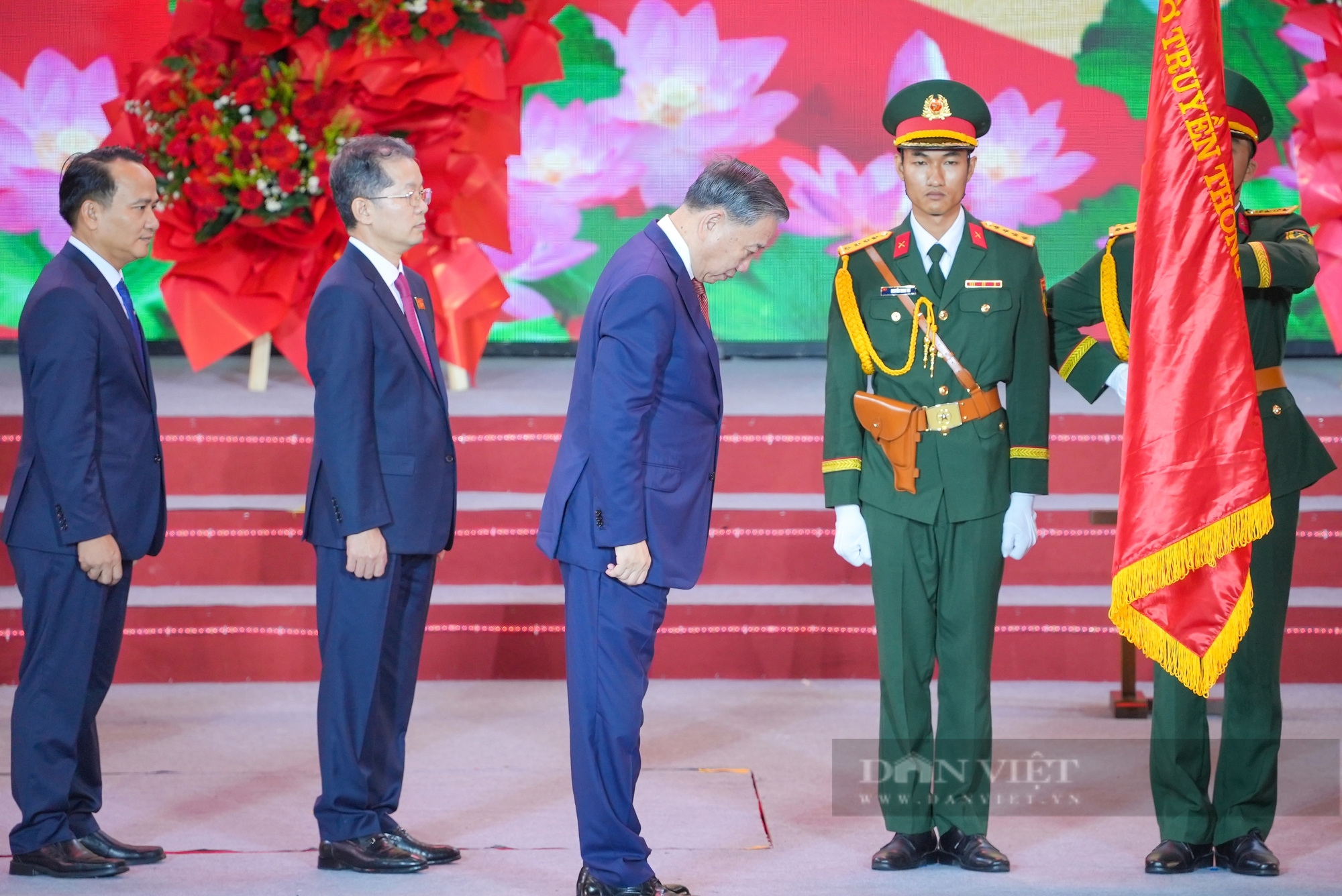 Toàn cảnh Tổng Bí thư Tô Lâm dự Lễ kỷ niệm 50 năm ngày giải phóng TP Đà Nẵng- Ảnh 6. Toàn cảnh Tổng Bí thư Tô Lâm dự Lễ kỷ niệm 50 năm ngày giải phóng TP Đà Nẵng - Ảnh 7.