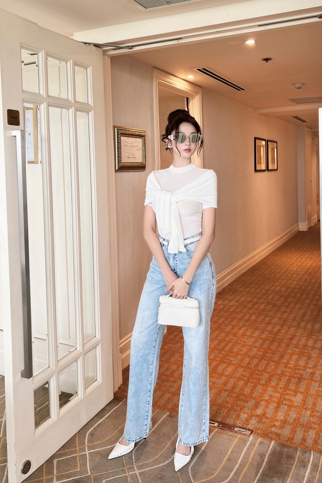 Từ cổ điển đến hiện đại, denim 'cân' mọi cá tính thời trang- Ảnh 4. Từ cổ điển đến hiện đại, denim 'cân' mọi cá tính thời trang- Ảnh 4.