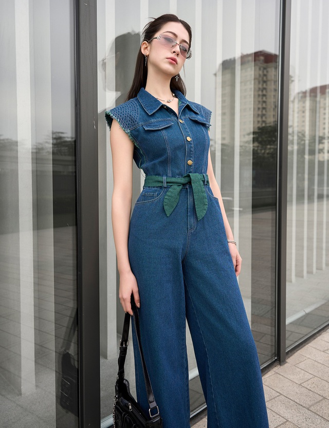 Từ cổ điển đến hiện đại, denim 'cân' mọi cá tính thời trang- Ảnh 8. Từ cổ điển đến hiện đại, denim 'cân' mọi cá tính thời trang- Ảnh 8.