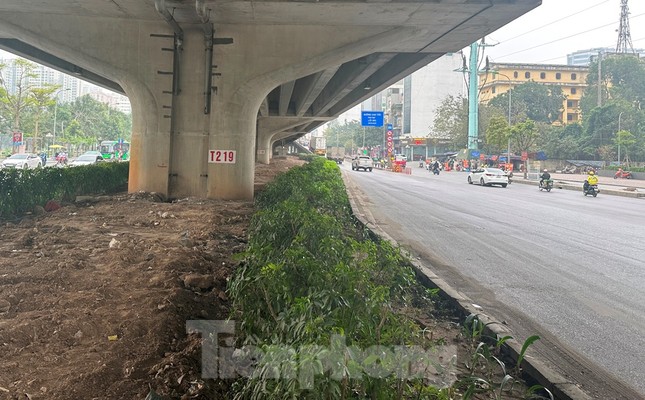 Xén dải phân cách mở rộng nút giao Trung Hòa và đường Khuất Duy Tiến ảnh 7