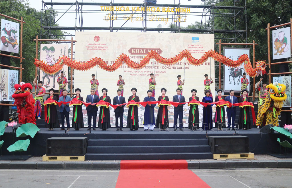 quang ba tinh hoa van hoa bac ninh sac mau tranh dong ho tai ha noi hinh 2