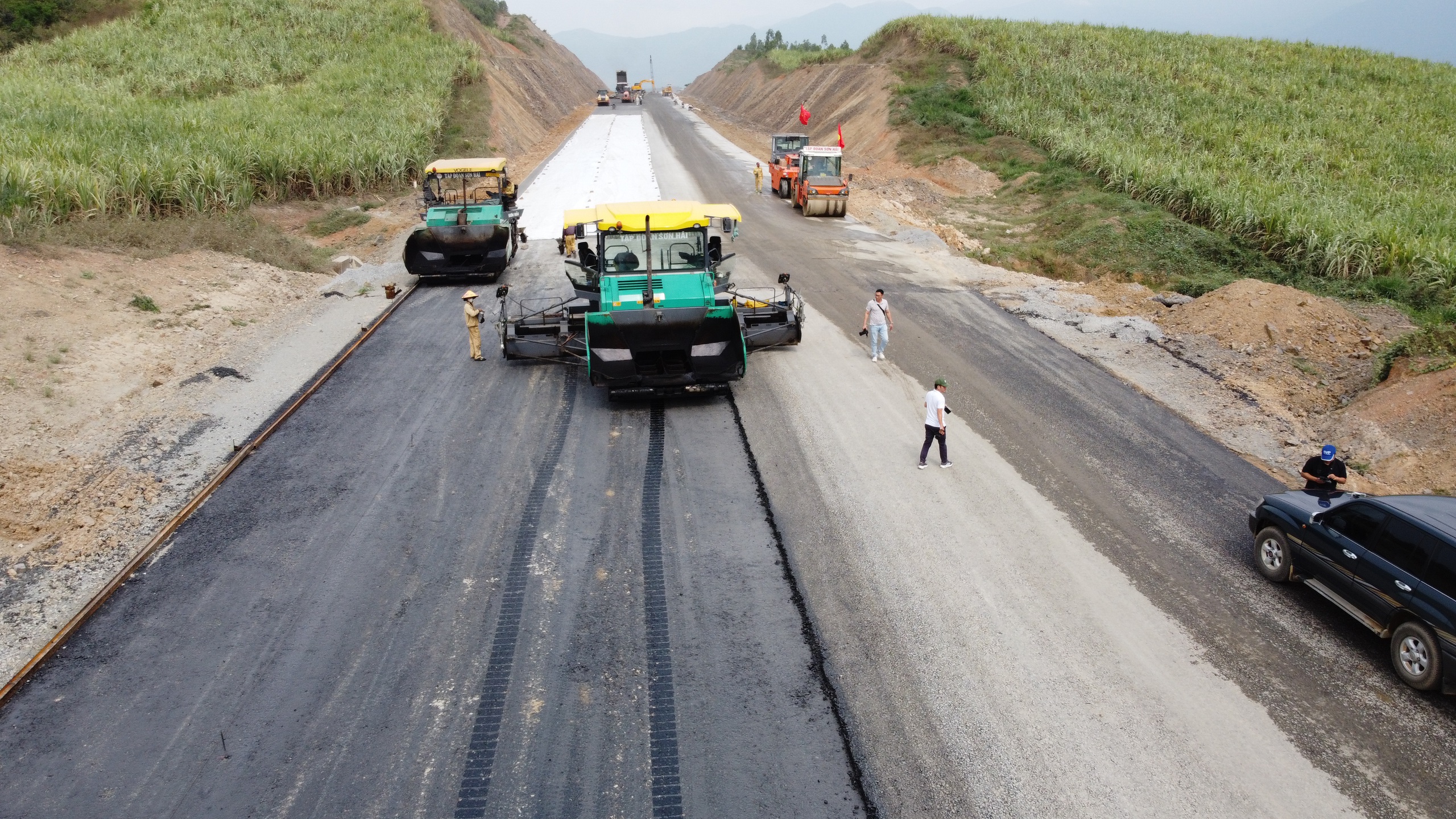 Cao tốc Khánh Hòa - Buôn Ma Thuột: Vượt khó, chạy đua tiến độ- Ảnh 9. Cao tốc Khánh Hòa - Buôn Ma Thuột: Vượt khó, chạy đua tiến độ- Ảnh 9.
