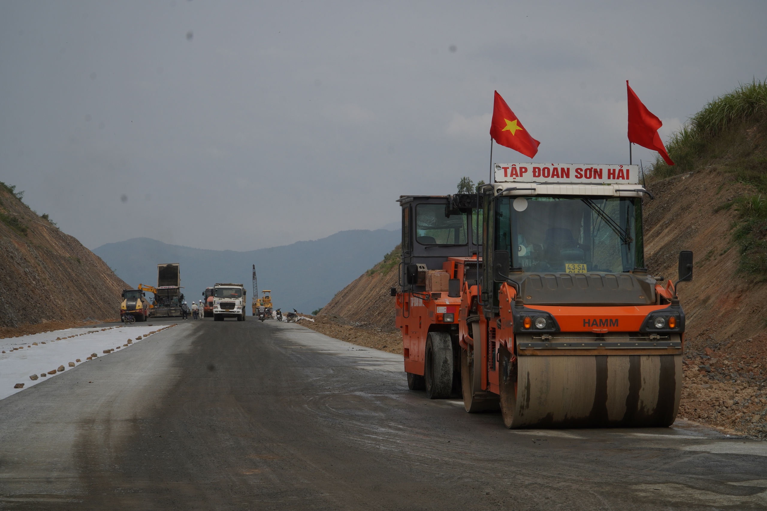Cao tốc Khánh Hòa - Buôn Ma Thuột: Vượt khó, chạy đua tiến độ- Ảnh 11. Cao tốc Khánh Hòa - Buôn Ma Thuột: Vượt khó, chạy đua tiến độ- Ảnh 11.