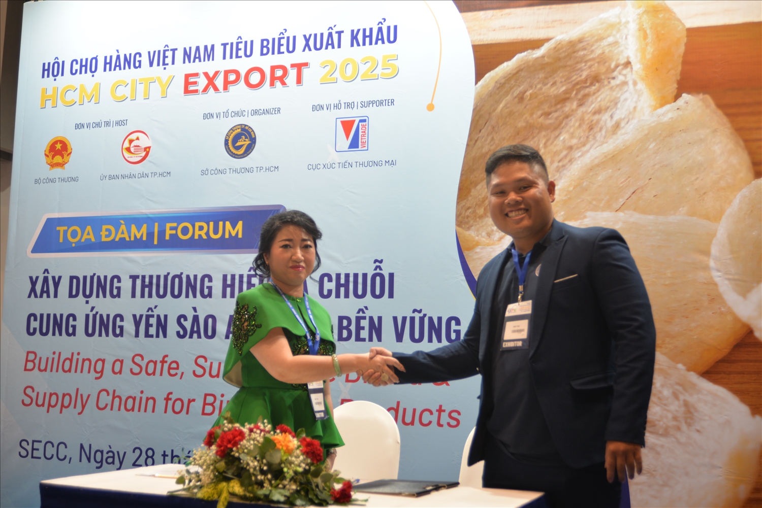 Với thế mạnh về nguồn nguyên liệu, dược liệu doanh nghiệp Lào Cai ký kết được nhiều hợp đồng ghi nhớ ngay tại hội chợ Với thế mạnh về nguồn nguyên liệu, dược liệu doanh nghiệp Lào Cai ký kết được nhiều hợp đồng ghi nhớ ngay tại hội chợ