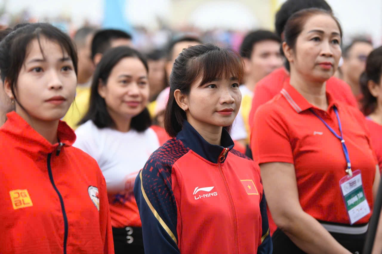 Sao điền kinh Việt Nam dâng trào cảm xúc tại lễ thượng cờ giải Tiền Phong Marathon- Ảnh 2. Sao điền kinh Việt Nam dâng trào cảm xúc tại lễ thượng cờ giải Tiền Phong Marathon- Ảnh 2.