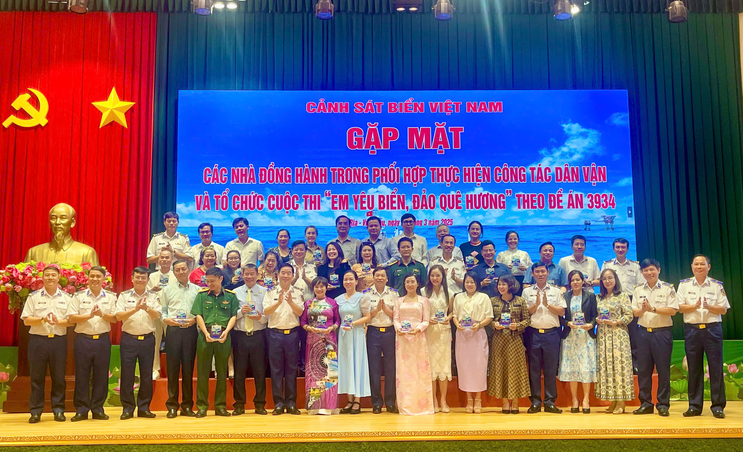 Khơi dậy tình yêu biển, đảo- Ảnh 2. Khơi dậy tình yêu biển, đảo- Ảnh 2.