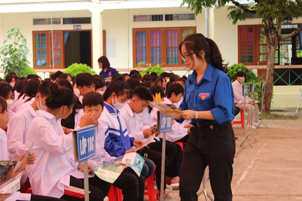 Cô giáo 9X người Tày mang Thanh âm cuộc sống đến với học sinh vùng cao - 3 Cô giáo 9X người Tày mang Thanh âm cuộc sống đến với học sinh vùng cao - 3