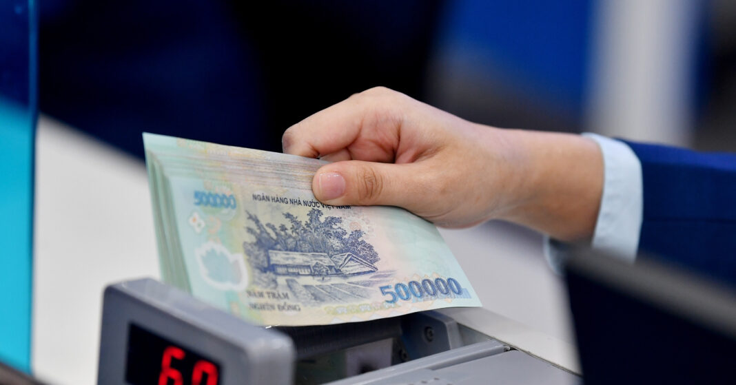 Nhà đất và vàng tăng dựng đứng, giới trung lưu cầm tiền tỷ bối rối
