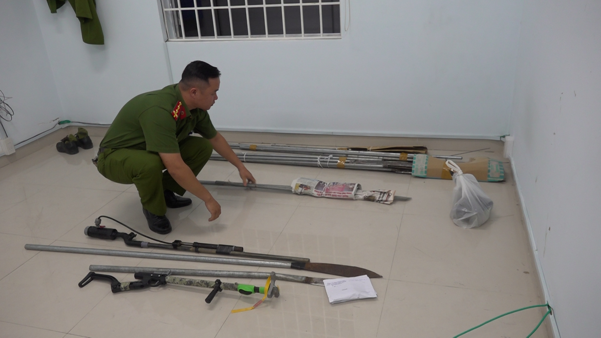 Triệu tập 80 đối tượng của 2 nhóm hỗn chiến trên Quốc lộ 1- Ảnh 3. Triệu tập 80 đối tượng của 2 nhóm hỗn chiến trên Quốc lộ 1- Ảnh 3.