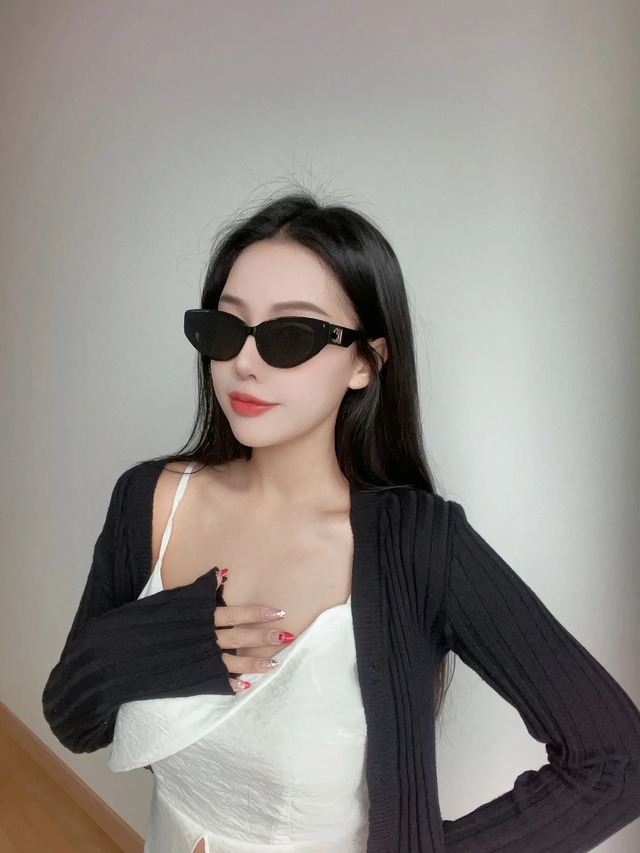 Cháy hết mình với các mẫu kính mát ngày hè sành điệu- Ảnh 2. Cháy hết mình với các mẫu kính mát ngày hè sành điệu- Ảnh 2.