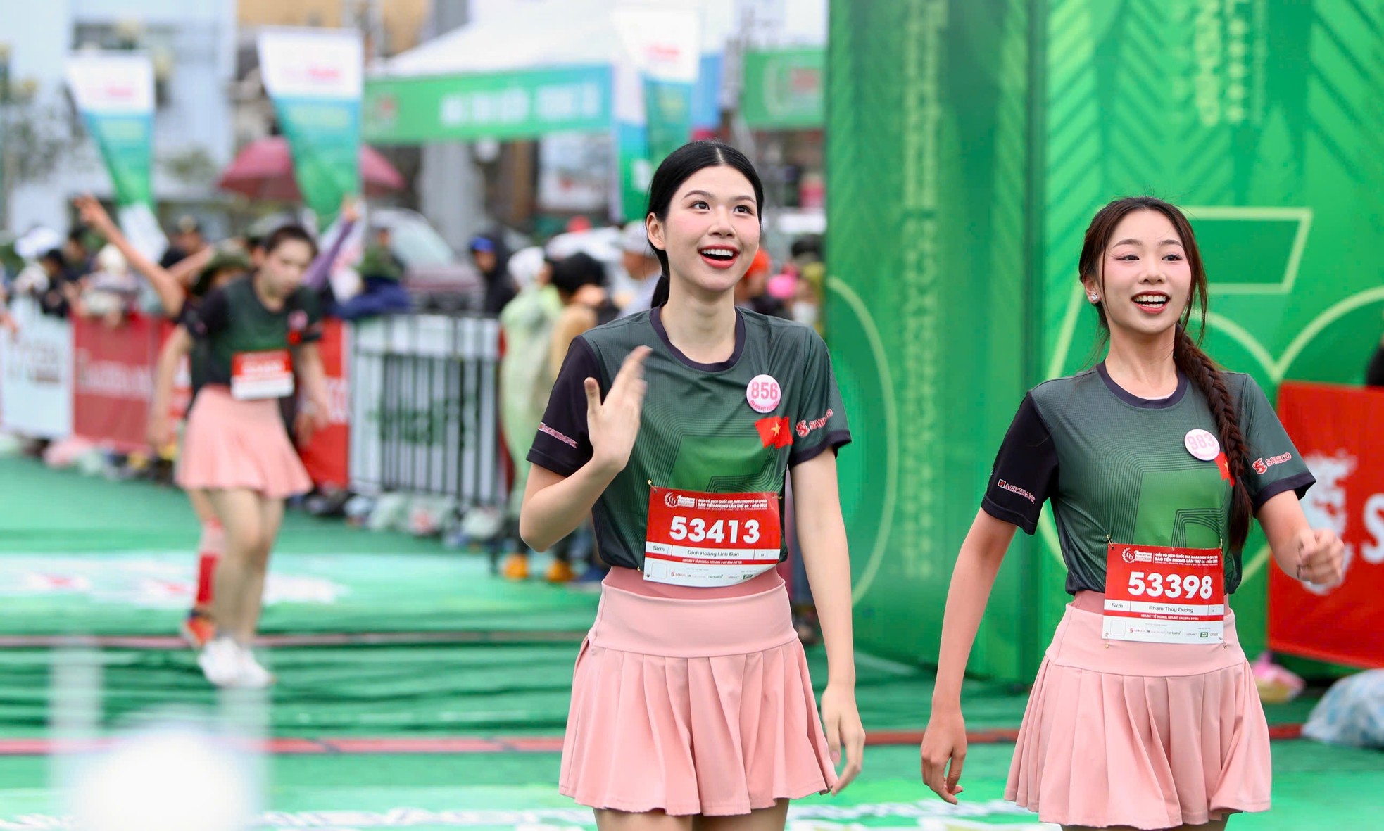 Thí sinh Hoa hậu Việt Nam rạng ngời trên đường chạy Tiền Phong Marathon ở Quảng Trị ảnh 6