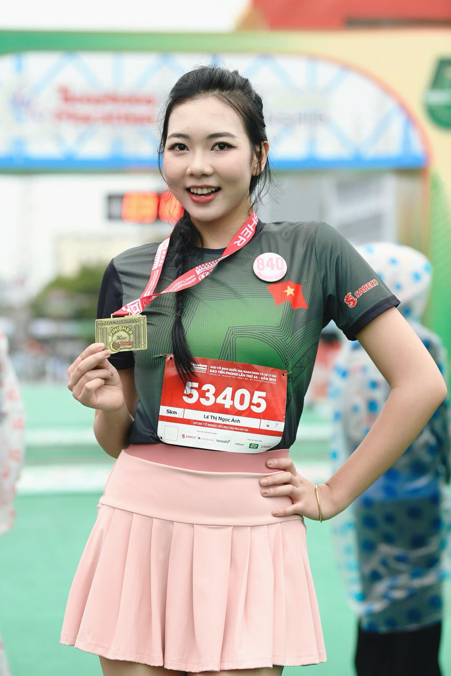 Thí sinh Hoa hậu Việt Nam rạng ngời trên đường chạy Tiền Phong Marathon ở Quảng Trị ảnh 17
