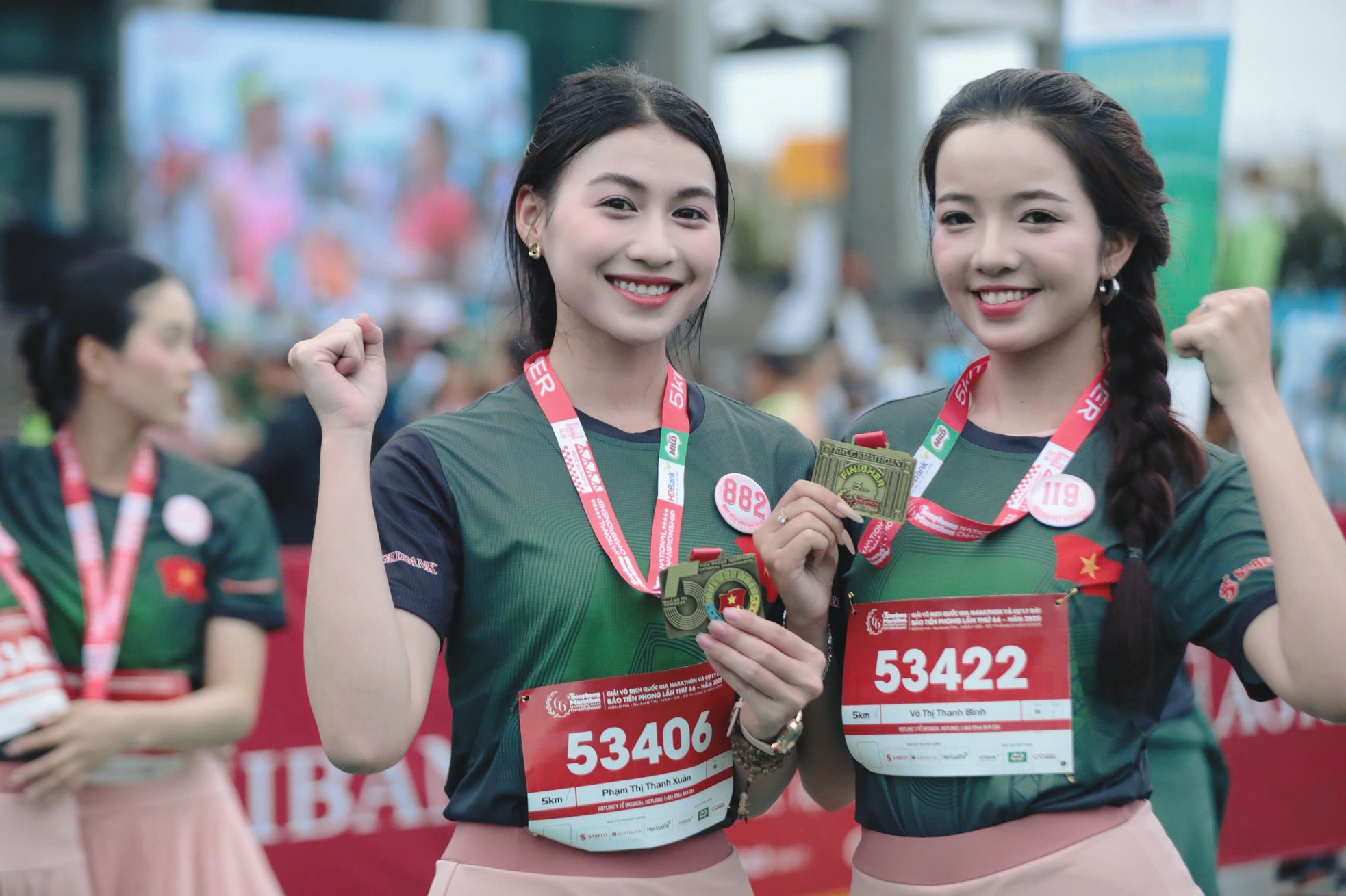 Thí sinh Hoa hậu Việt Nam rạng ngời trên đường chạy Tiền Phong Marathon ở Quảng Trị ảnh 20