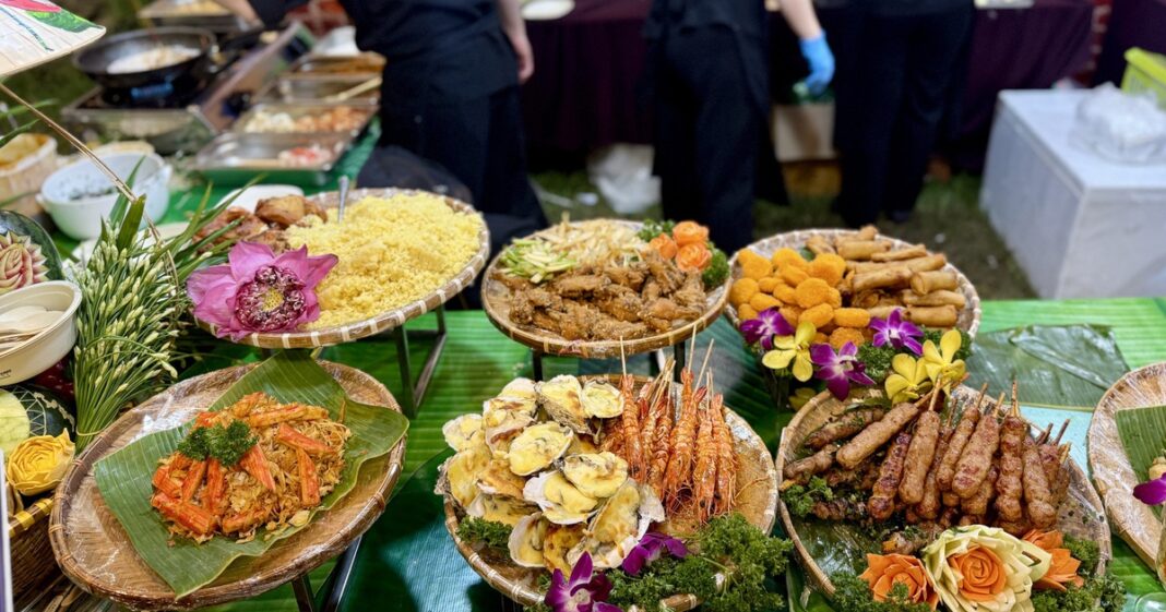 Món ngon 5 sao giá rẻ bất ngờ ở lễ hội ẩm thực hoành tráng nhất Việt Nam
