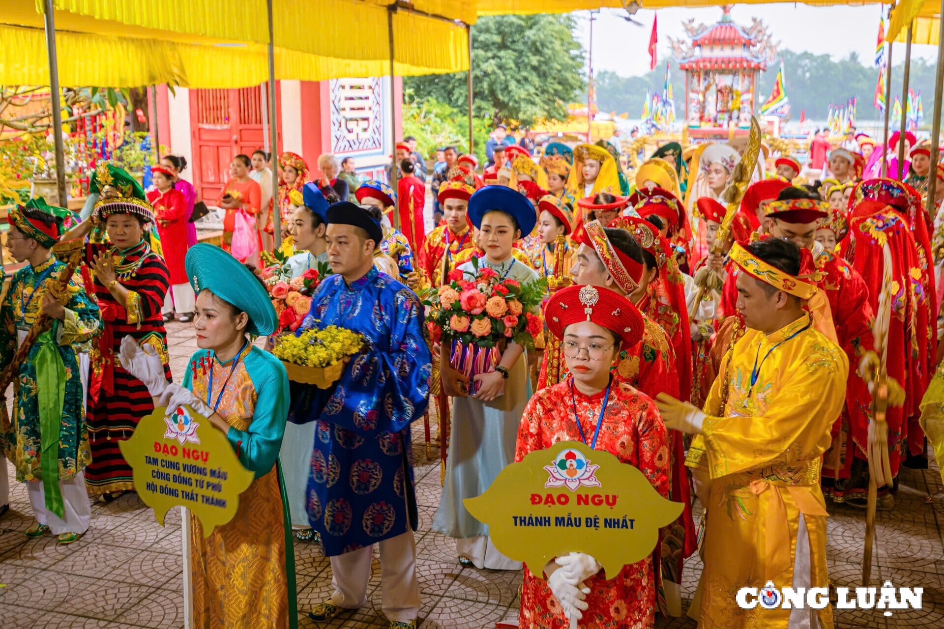 hue net van hoa truyen thong doc dao co tai le hoi dien hue nam hinh 3