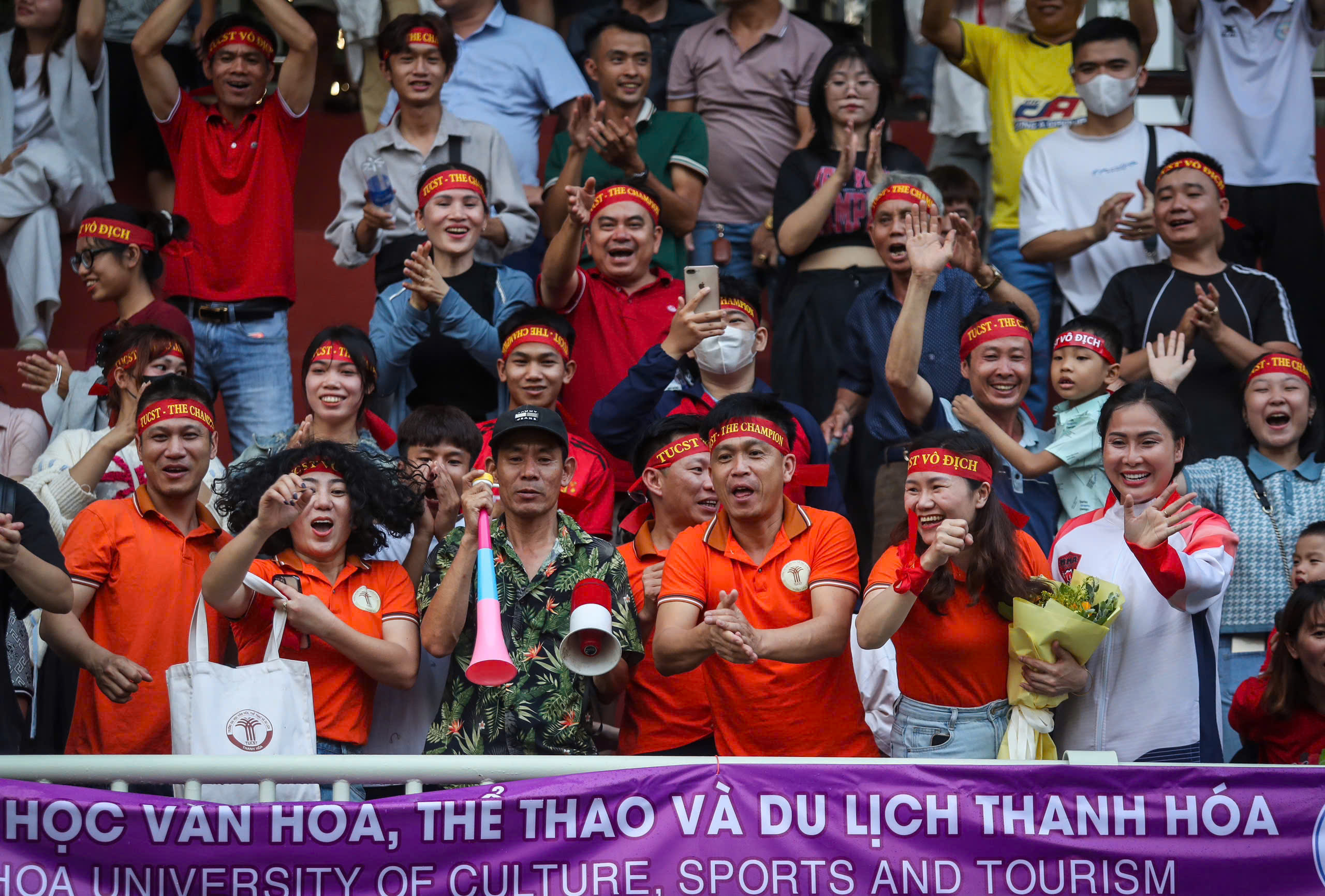 Bùng nổ niềm vui vô địch, hàng loạt giải thưởng TNSV quốc tế đã có chủ- Ảnh 3. Bùng nổ niềm vui vô địch, hàng loạt giải thưởng TNSV quốc tế đã có chủ- Ảnh 3.
