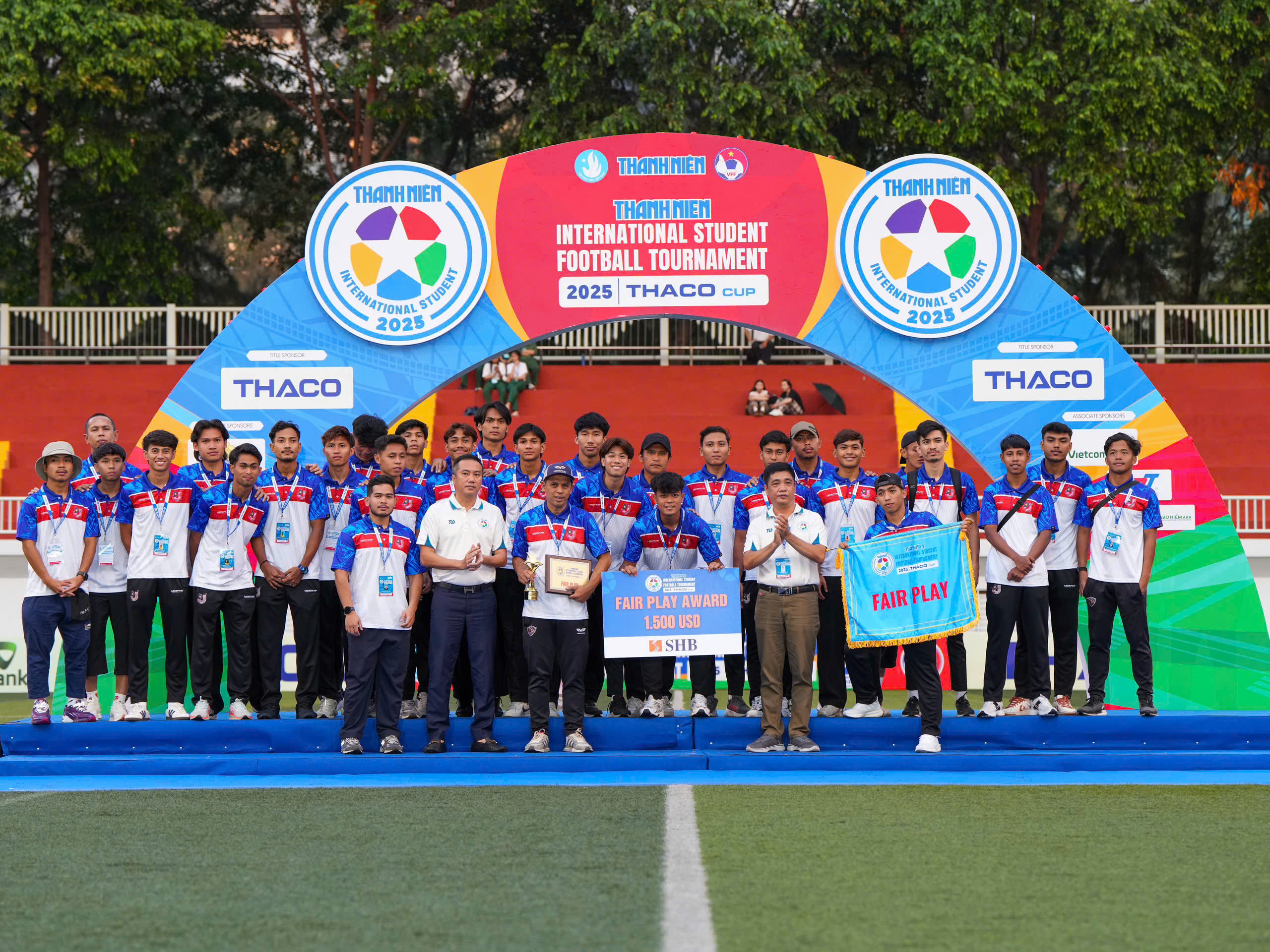 Bùng nổ niềm vui vô địch, hàng loạt giải thưởng TNSV quốc tế đã có chủ- Ảnh 10. Bùng nổ niềm vui vô địch, hàng loạt giải thưởng TNSV quốc tế đã có chủ- Ảnh 10.