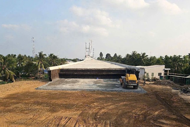 500 người dốc lực thi công dự án nối liền 2 tỉnh đúng ngày 30/4 ảnh 1