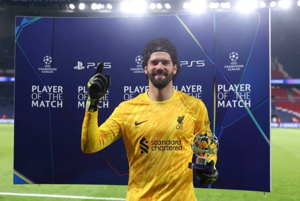 Alisson Becker lập kỷ lục sau màn trình diễn siêu hạng trước PSG - 2