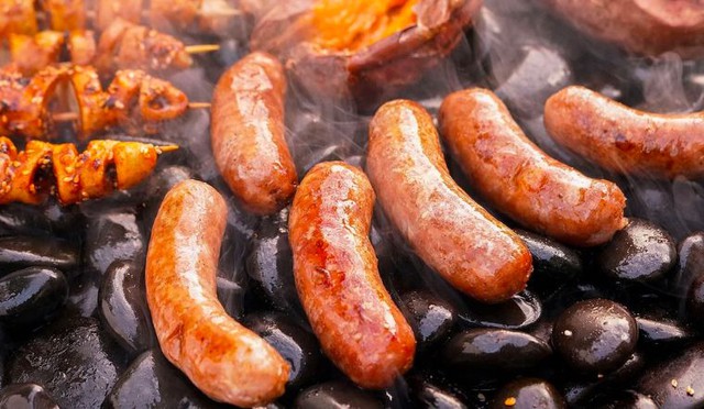 Món ăn đường phố: Ăn thịt nướng, xiên que, thực phẩm 'bẩn' nguy hiểm thế nào?- Ảnh 3. Món ăn đường phố: Ăn thịt nướng, xiên que, thực phẩm 'bẩn' nguy hiểm thế nào?- Ảnh 3.