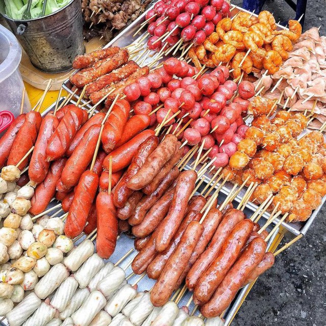 Món ăn đường phố: Ăn thịt nướng, xiên que, thực phẩm 'bẩn' nguy hiểm thế nào?- Ảnh 2. Món ăn đường phố: Ăn thịt nướng, xiên que, thực phẩm 'bẩn' nguy hiểm thế nào?- Ảnh 2.