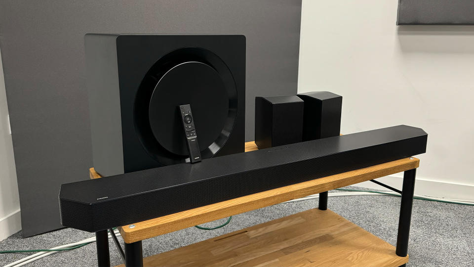 Samsung đối mặt khủng hoảng vì bản cập nhật làm hỏng soundbar - Ảnh 1.