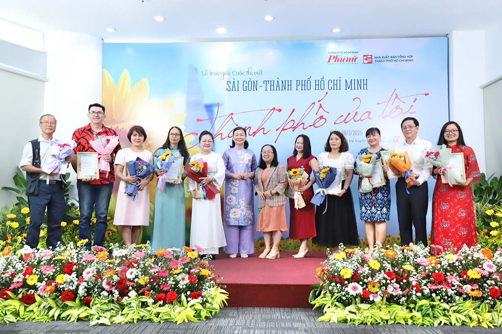 Báo 'Phụ Nữ TP.HCM' trao giải cuộc thi viết 'Thành phố của tôi'- Ảnh 1. Báo 'Phụ Nữ TP.HCM' trao giải cuộc thi viết 'Thành phố của tôi'- Ảnh 1.