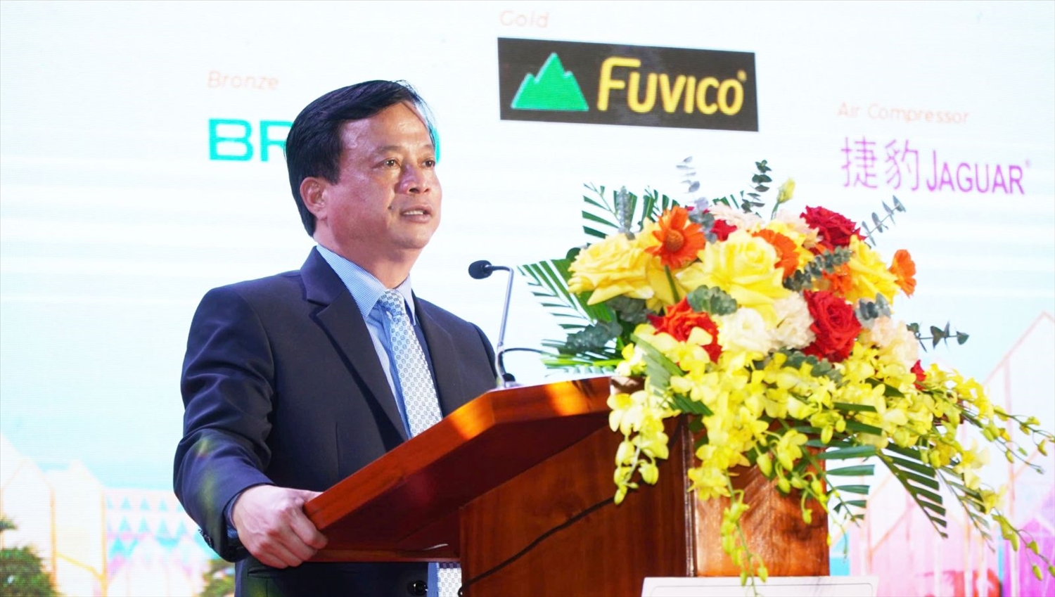 Ông Nguyễn Tuấn Thanh - Phó Chủ tịch UBND tỉnh Bình Định phát biểu khai mạc Hội chợ. Ông Nguyễn Tuấn Thanh - Phó Chủ tịch UBND tỉnh Bình Định phát biểu khai mạc Hội chợ.