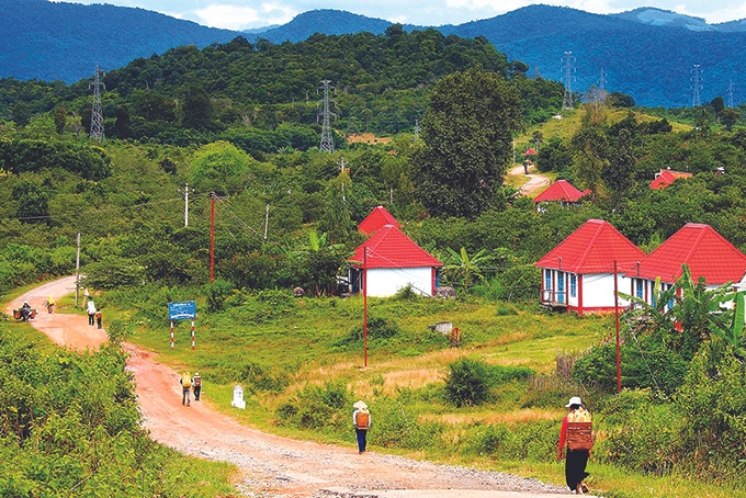 Diện mạo mới ở vùng có đông đồng bào dân tộc thiểu số sinh sống thuộc xã La Dạ, huyện Hàm Thuận Bắc (Bình Thuận). Ảnh: Nguyễn Thanh