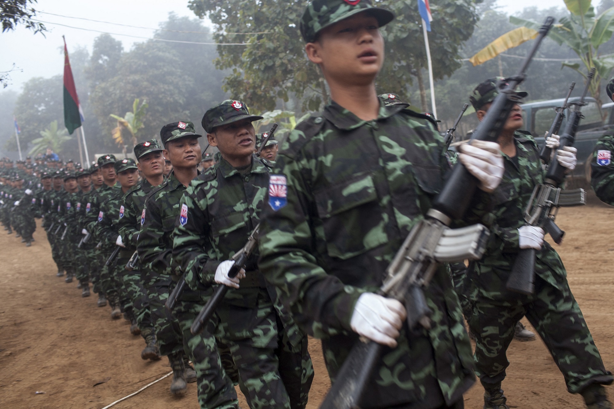 Binh sĩ Myanmar chạy sang Thái Lan vì bị nhóm vũ trang đối lập tấn công căn cứ- Ảnh 1. Binh sĩ Myanmar chạy sang Thái Lan vì bị nhóm vũ trang đối lập tấn công căn cứ- Ảnh 1.
