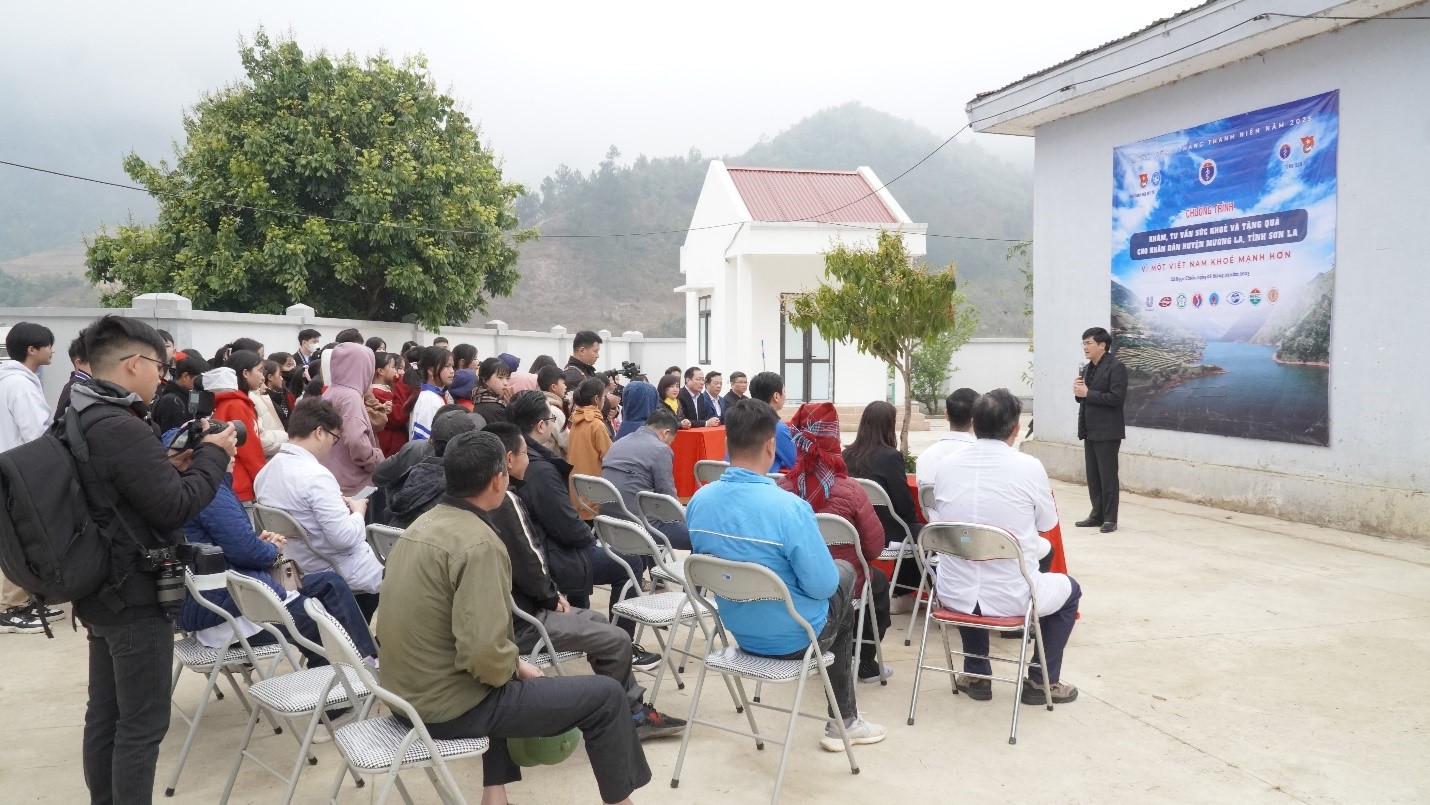 Bộ Y tế tổ chức khám chữa bệnh miễn phí cho đồng bào vùng cao Sơn La- Ảnh 1. Bộ Y tế tổ chức khám chữa bệnh miễn phí cho đồng bào vùng cao Sơn La- Ảnh 1.