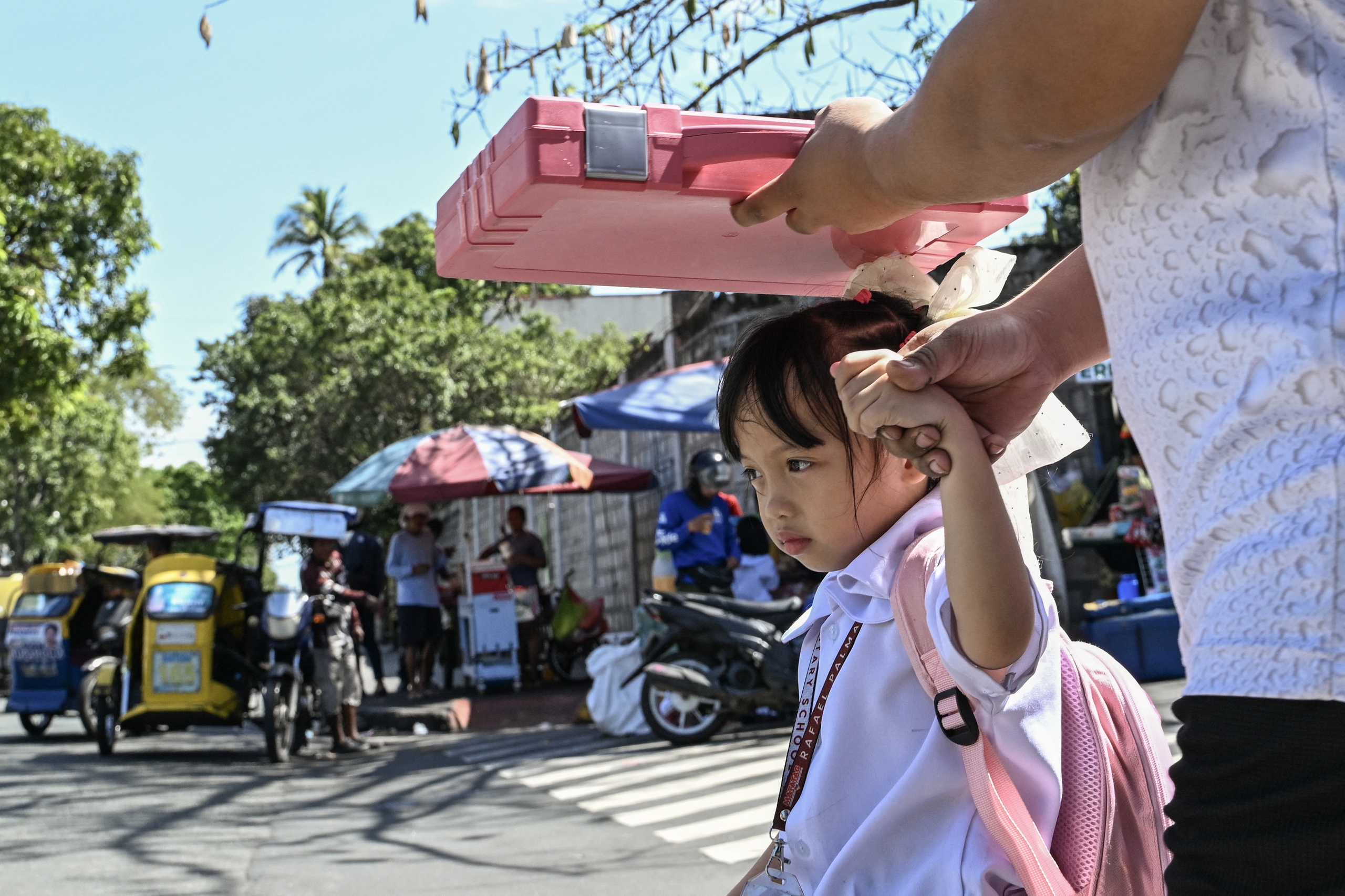 Các trường học ở một nửa thủ đô Philippines đóng cửa vì nắng nóng - Ảnh 2.