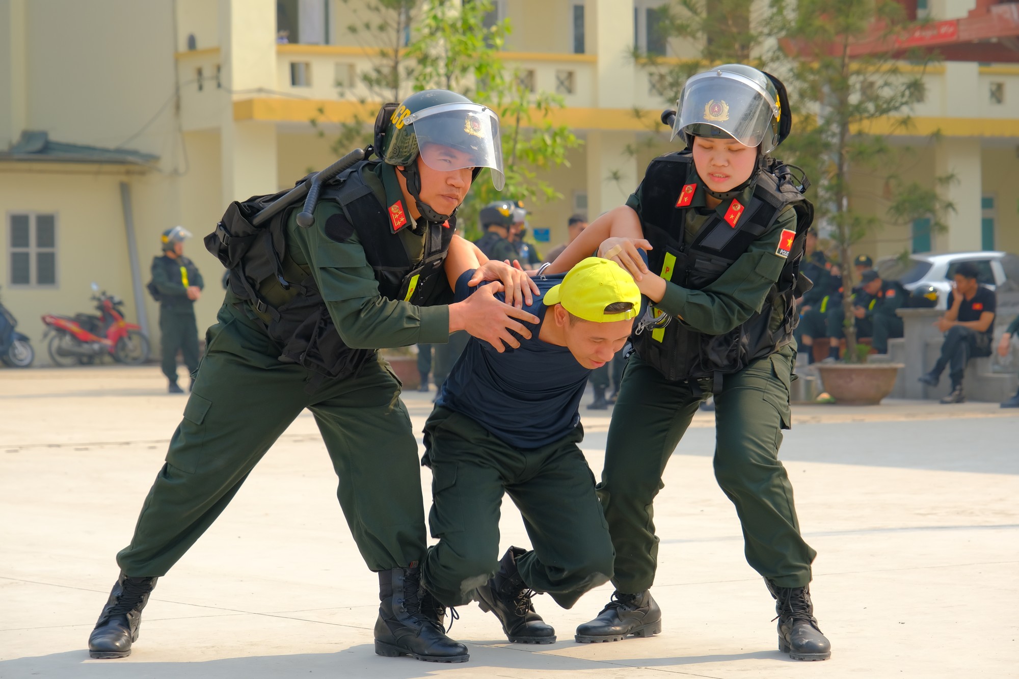 Cảnh sát Gìn giữ hòa bình diễn tập trấn áp tội phạm khi làm nhiệm vụ quốc tế- Ảnh 1.