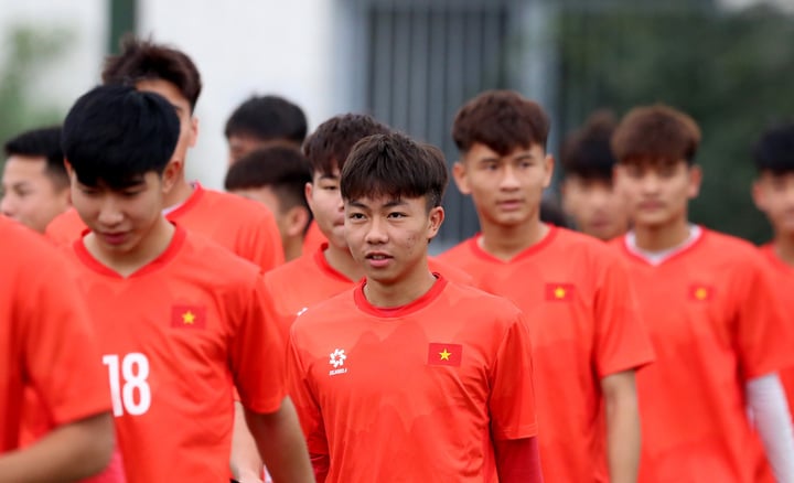 Chiều 3/3, U17 Việt Nam tiếp tục tập luyện chuẩn bị cho vòng chung kết U17 châu Á 2025.