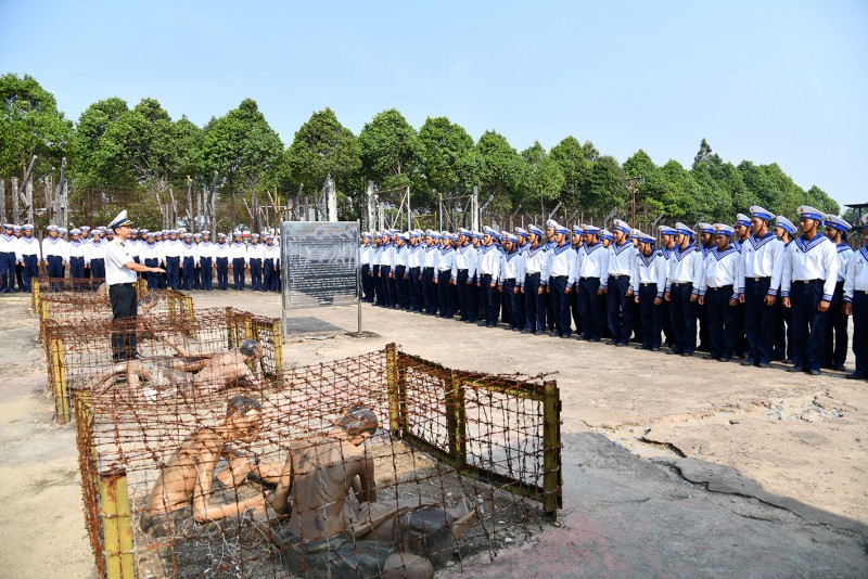 Chiến sĩ mới Vùng 5 Hải quân tham quan, học tập tại Trại giam Phú Quốc